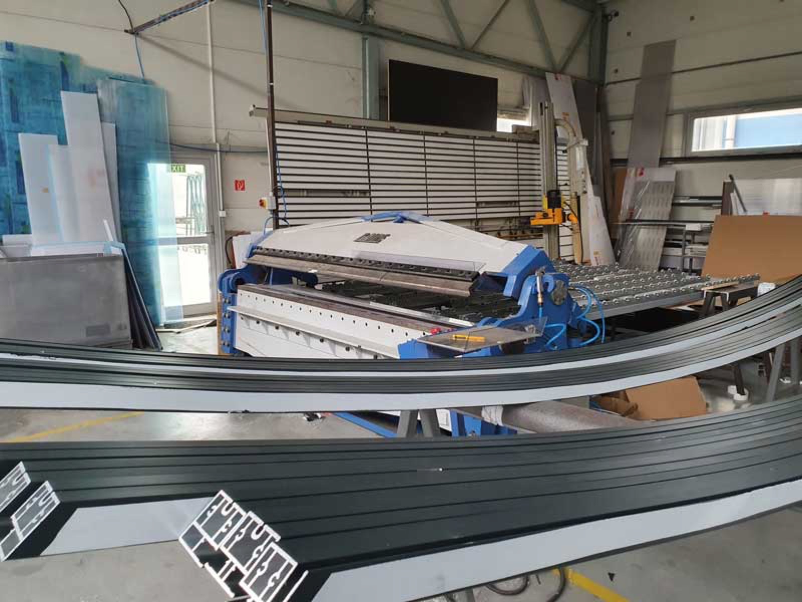 Výroba zastřešení bazénu - svařování konstrukce