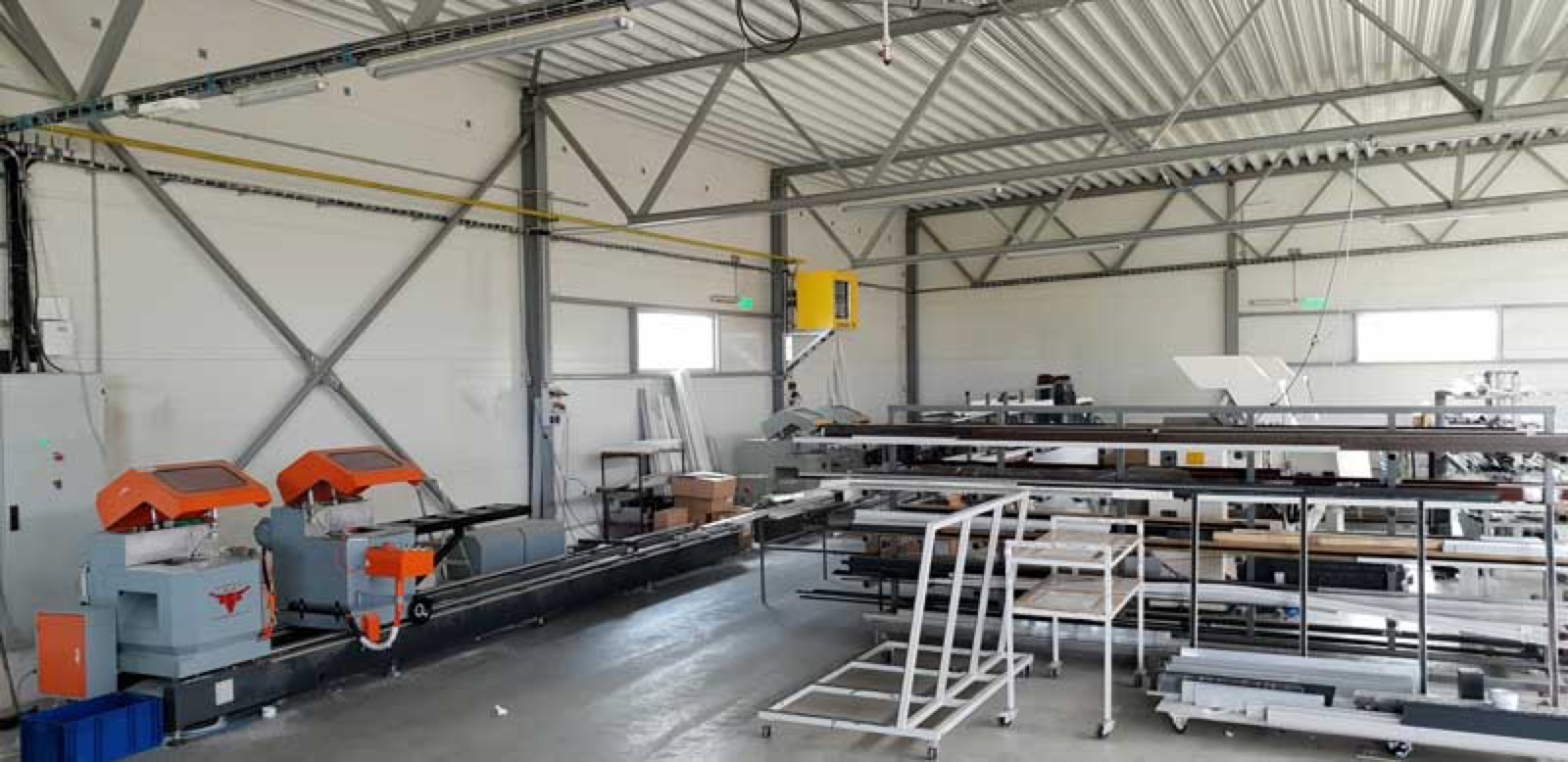 Výroba zastřešení bazénu - výrobní linka