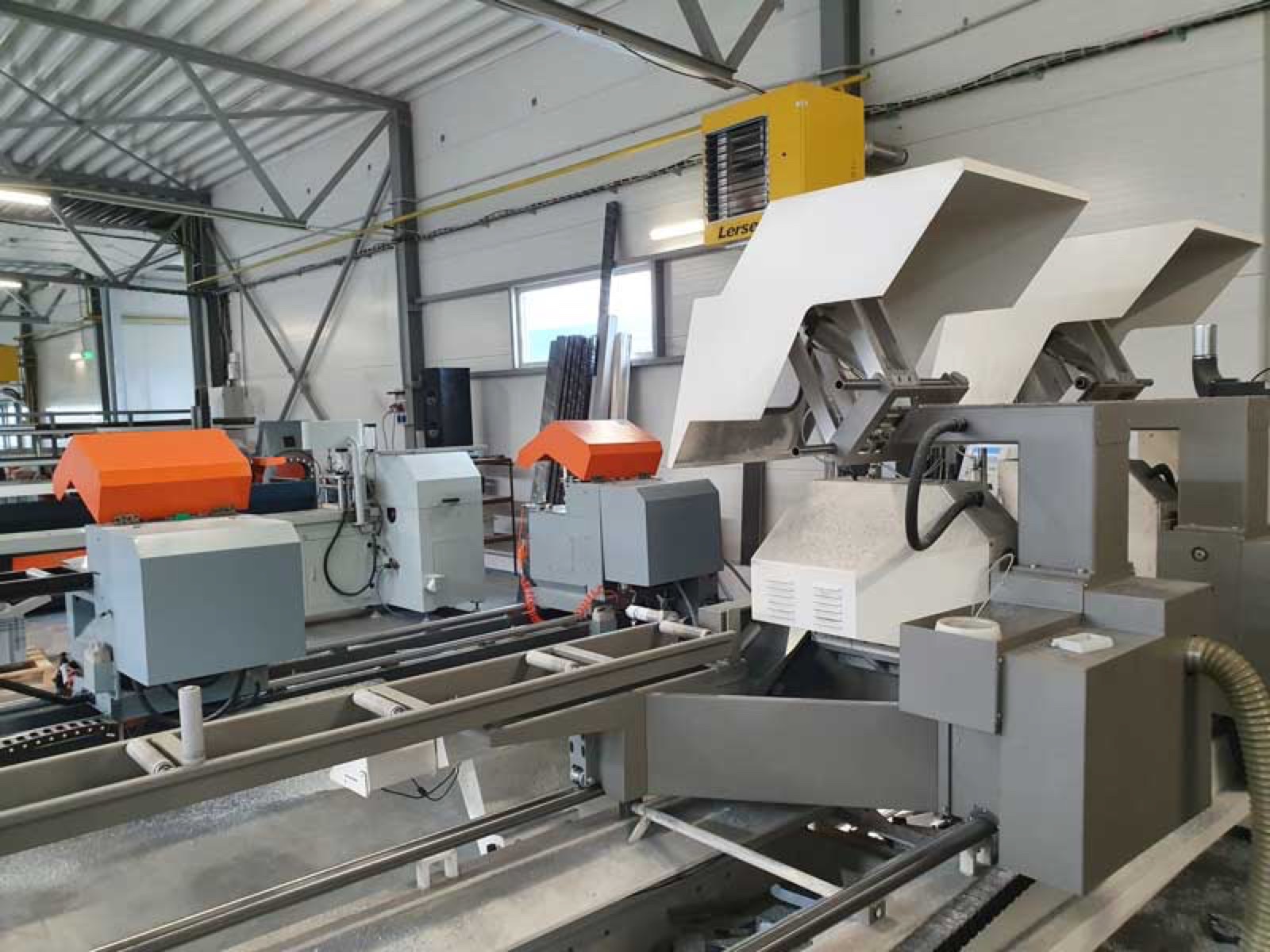 Výroba zastřešení bazénu - montáž konstrukce