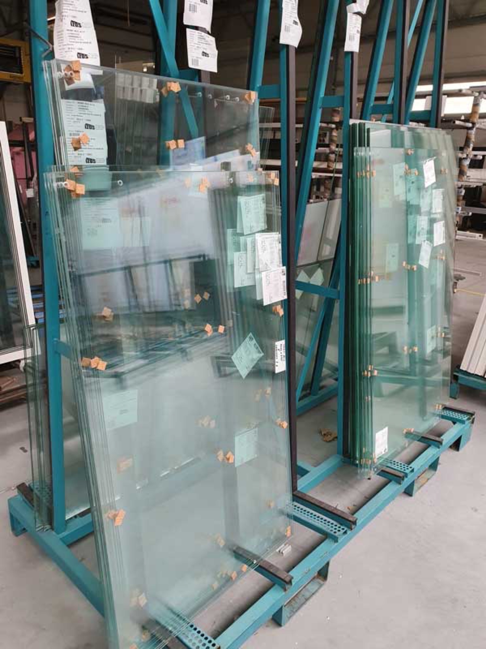 Výroba zastřešení bazénu - lakování profilů